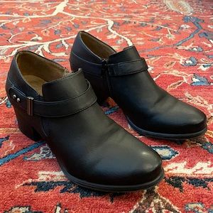 Comfy black dress shoes with small heel